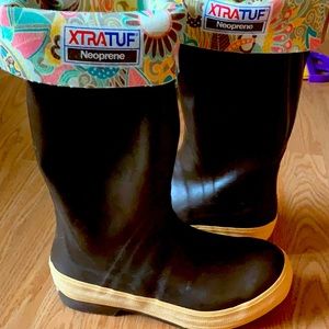 Women’s Xtratuf tall boot size 6